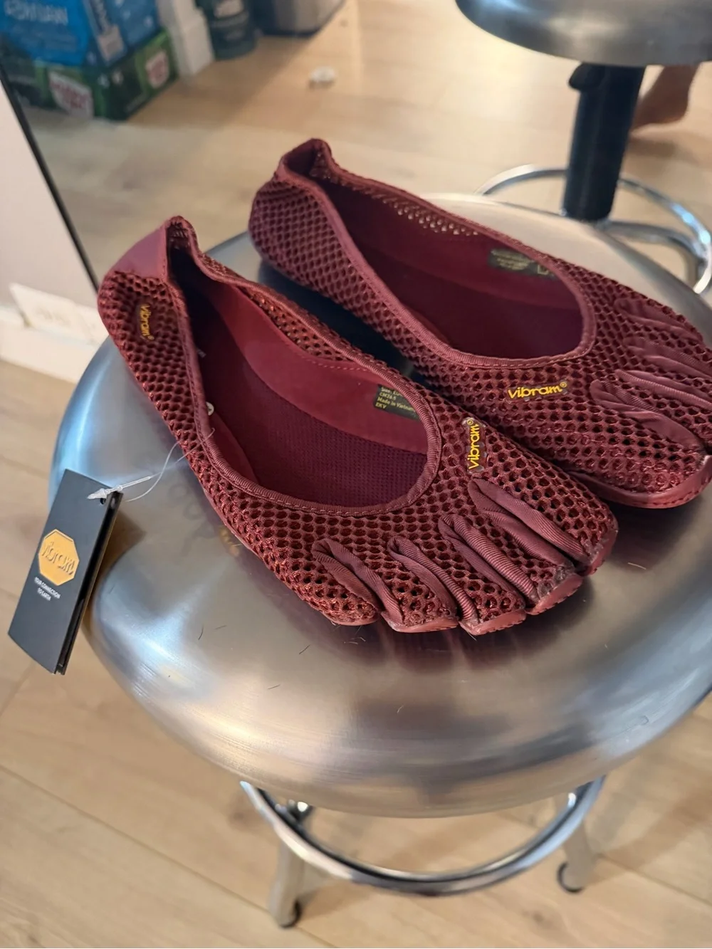 New Vibram FiveFingers Women’s Burgundy Toe Shoes